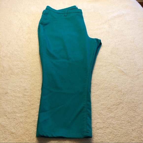 NWOT - Green Blue Double Stretch Capri Pants - Picture 4 of 5